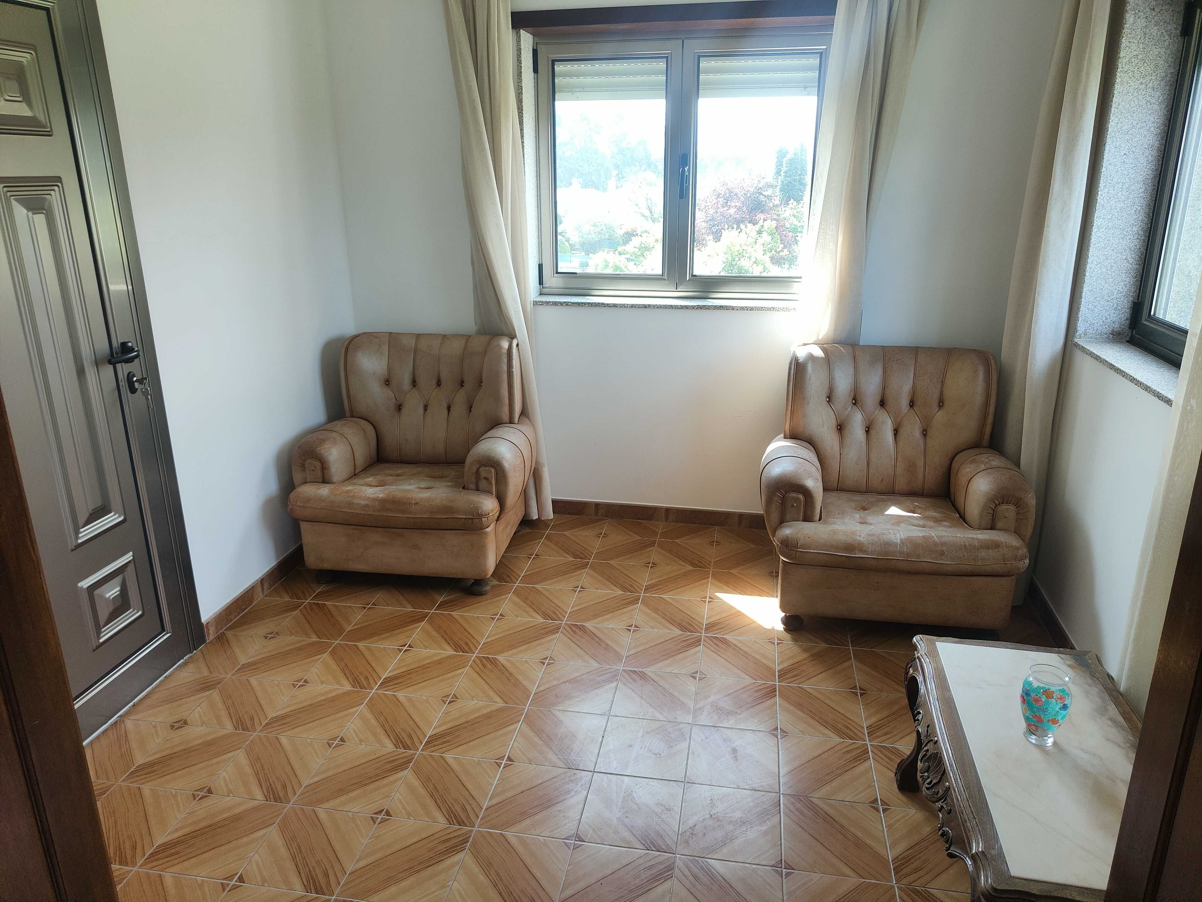 moradia tipo V3 com 1400m2 de terreno