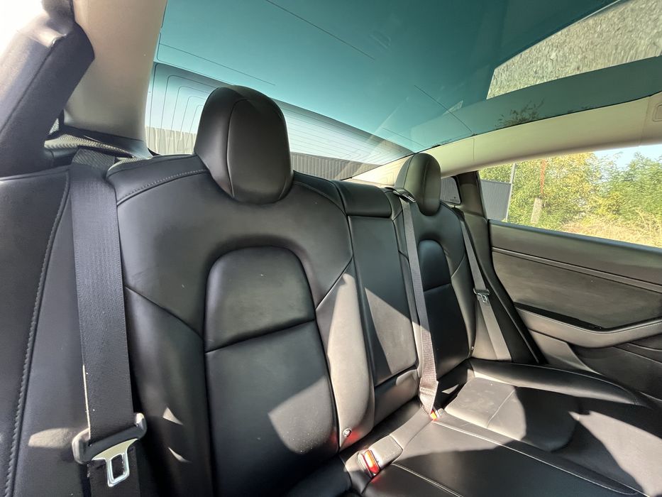Продам Tesla model 3 конец 18 года