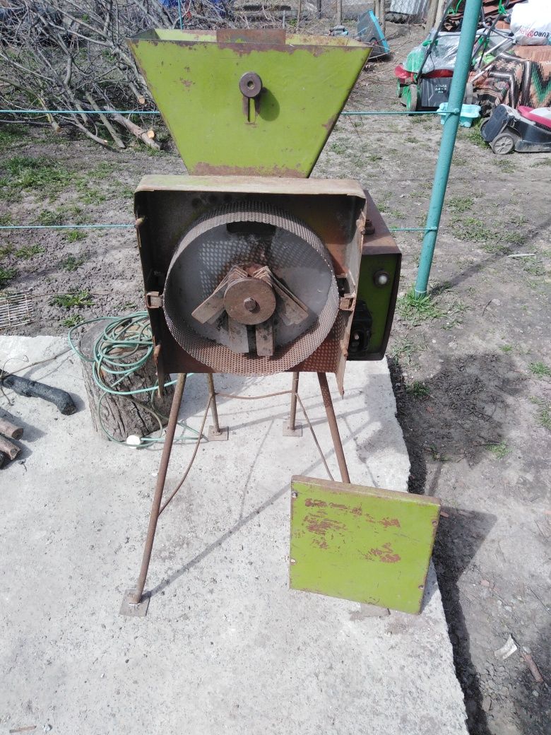Млин ДКУ зернодробілка