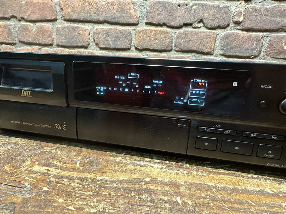 Magnetofon Cyfrowy  Sony DTC 59 ES, DAT