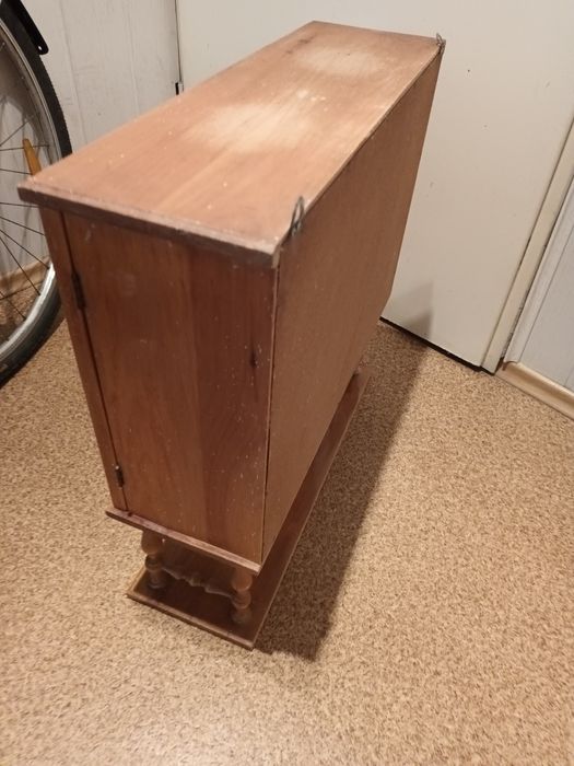 Drewniany mini kredens 18x56x56 cm
