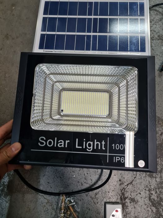 LUZ INTELIGENTE 100 W Leds + Painel Solar + Comando