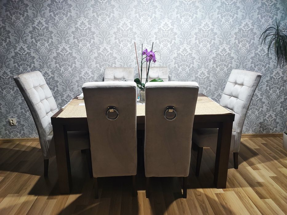 Zestaw 8 krzeseł do salonu