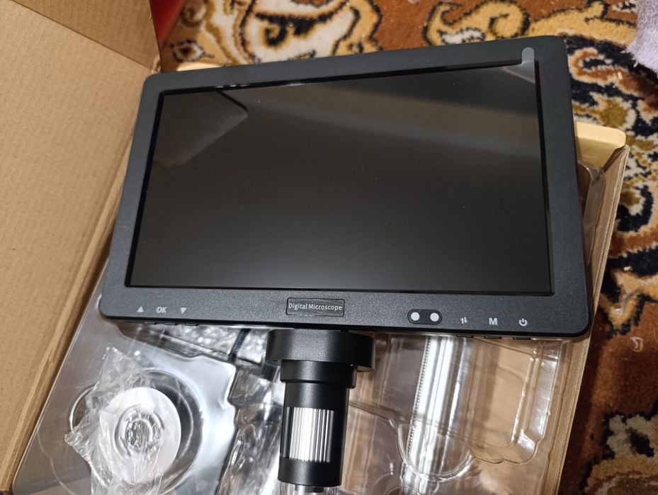 Цифровой микроскоп DM 12 с дополнительной подсветкой