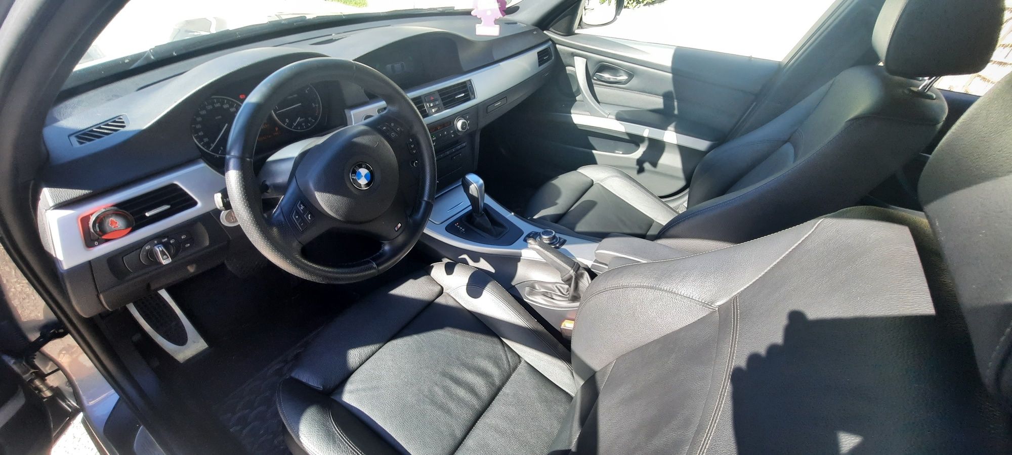 BMW 320d - AUTO - M-PACK