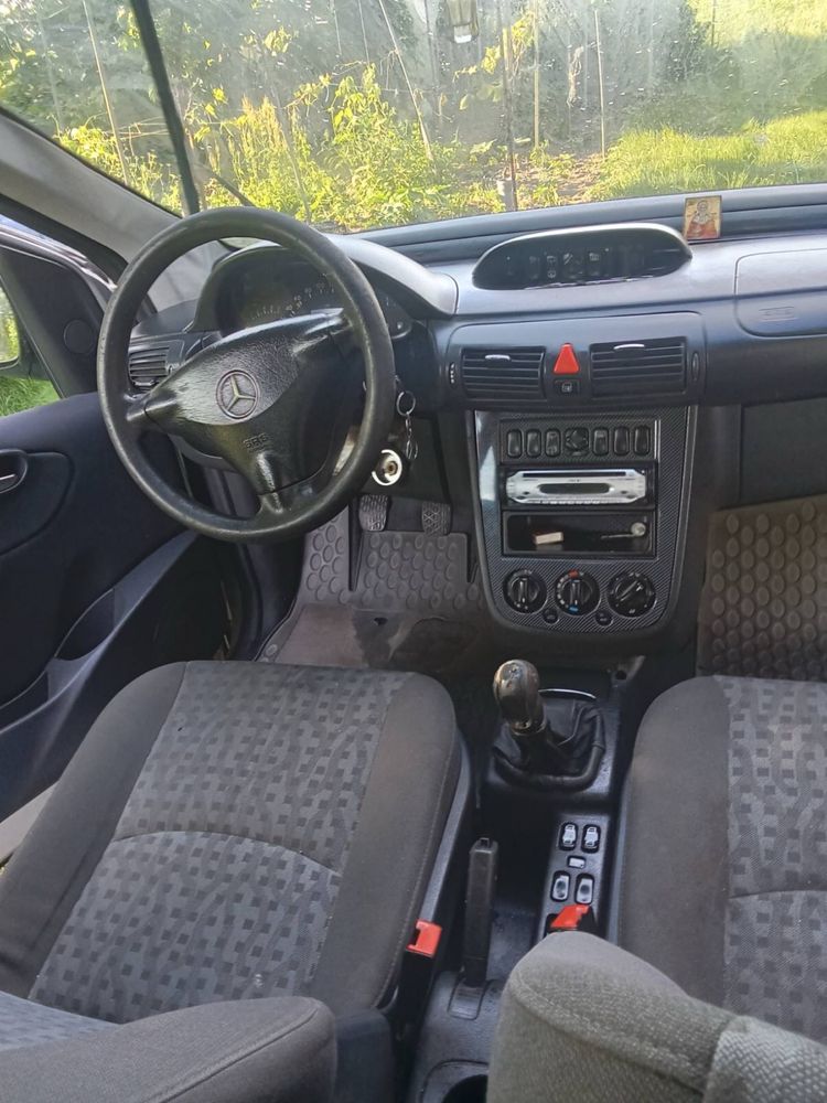 Автомобіль mercedes-benz