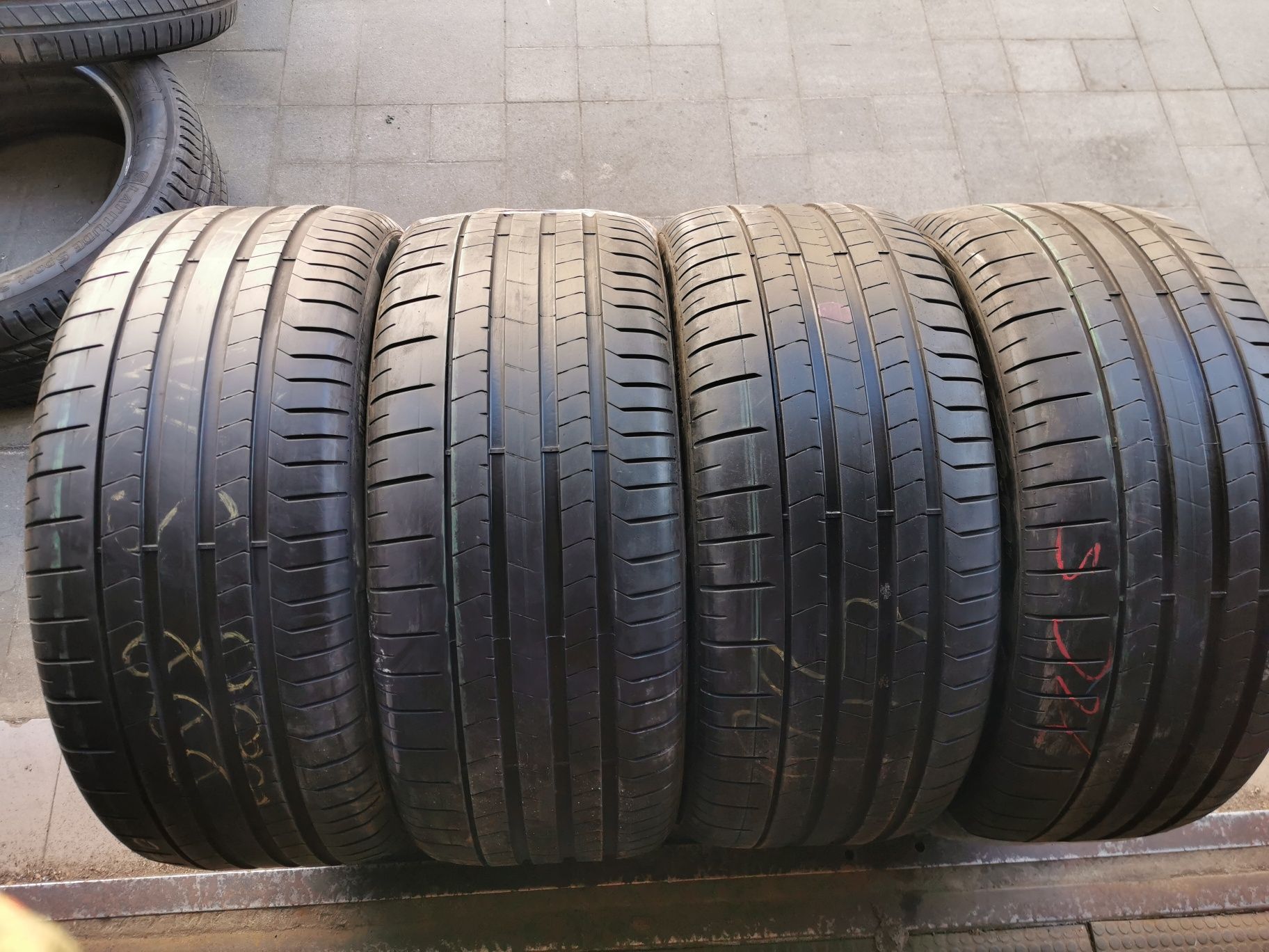 Летняя резина 285/40 R21 Pirelli Pzero