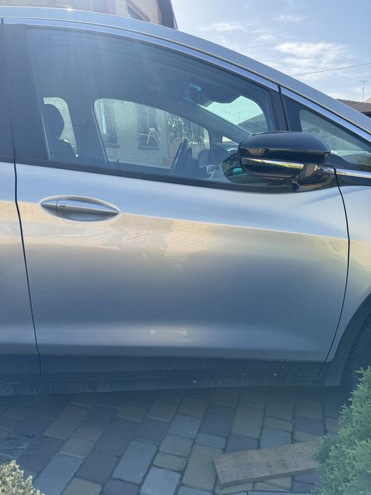 Двері передні/задні Chevrolet Bolt EUV/EV