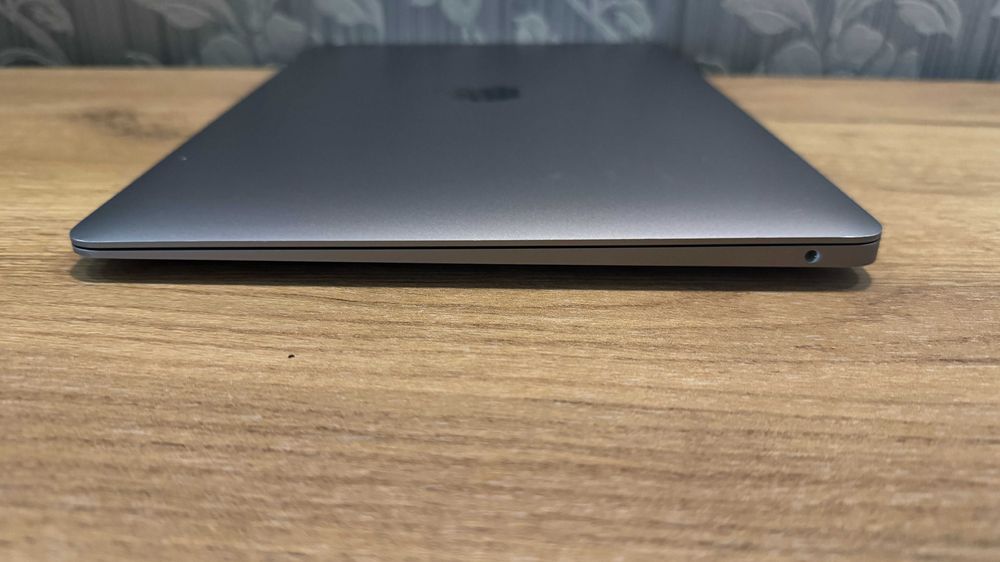  MacBook Air 13 2020 M1 16GB RAM 512GB SSD Space Gray