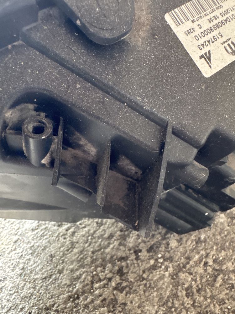 Farol direito Fiat Doblo
