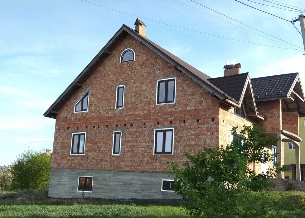 Триповерховий будинок в елітному районі (В.Кучурів)