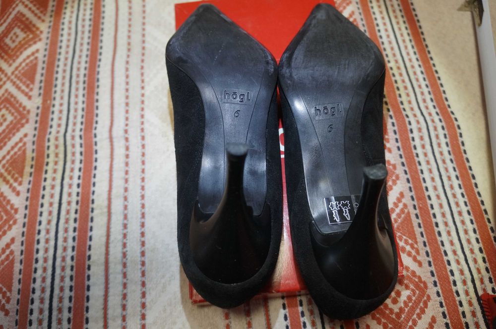 Жіночі Туфлі-човники Hogl чорного кольору , б/в , р.39