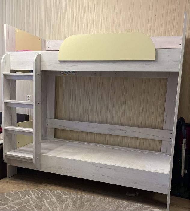 Двохповерхове ліжко