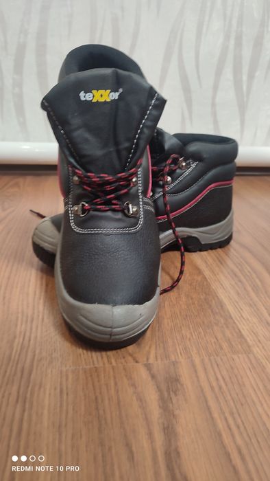 Спецвзуття з металевим носком TEXXOR