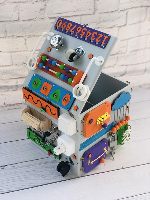 Бізікуб Бізіборд