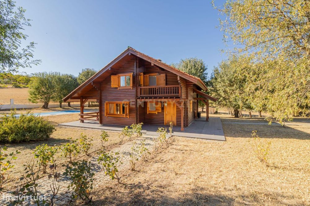 Moradia em Madeira T3 em Freixedelo, Bragança