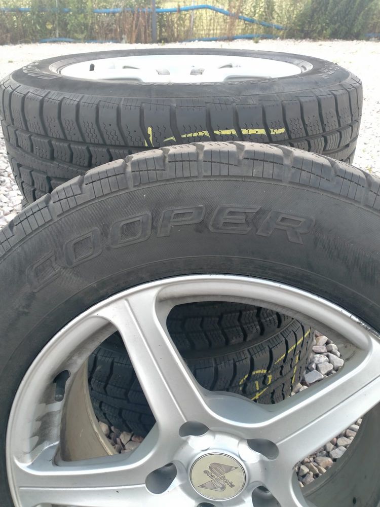 Komplet opon zimowych dla SUV 4 x 225/65R17  COOPER - DISCOVERER M+S