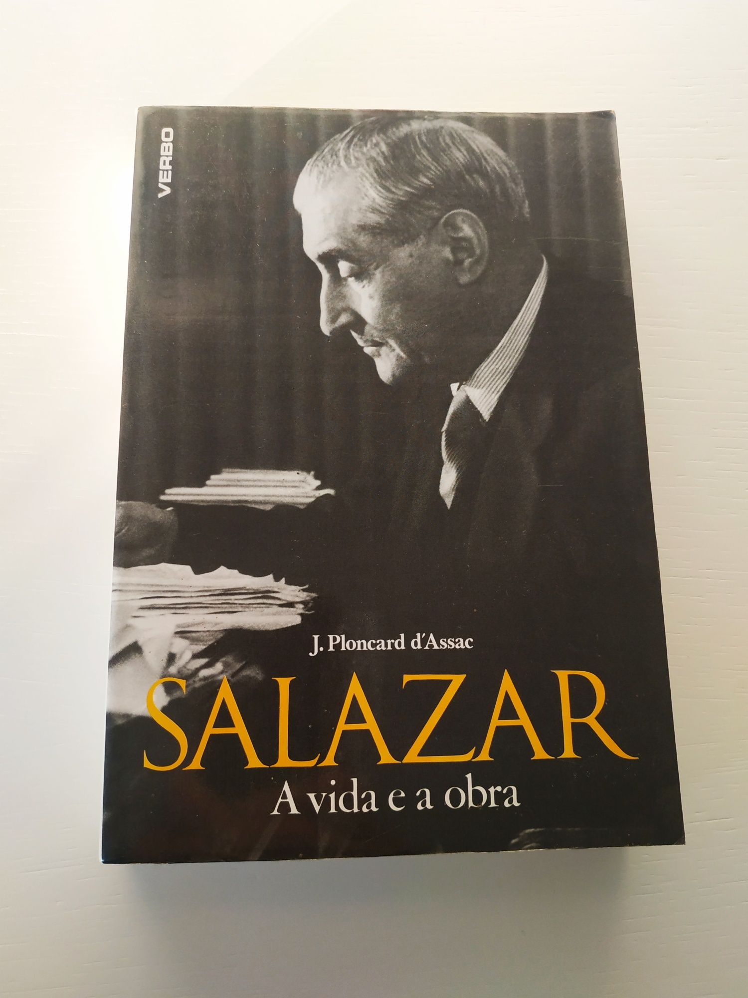 Iivros sobre Salazar