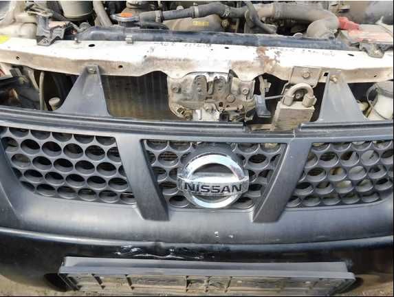 Решітка радіатора Розборка Navara D22 Запчастини вантажівок грузовиков