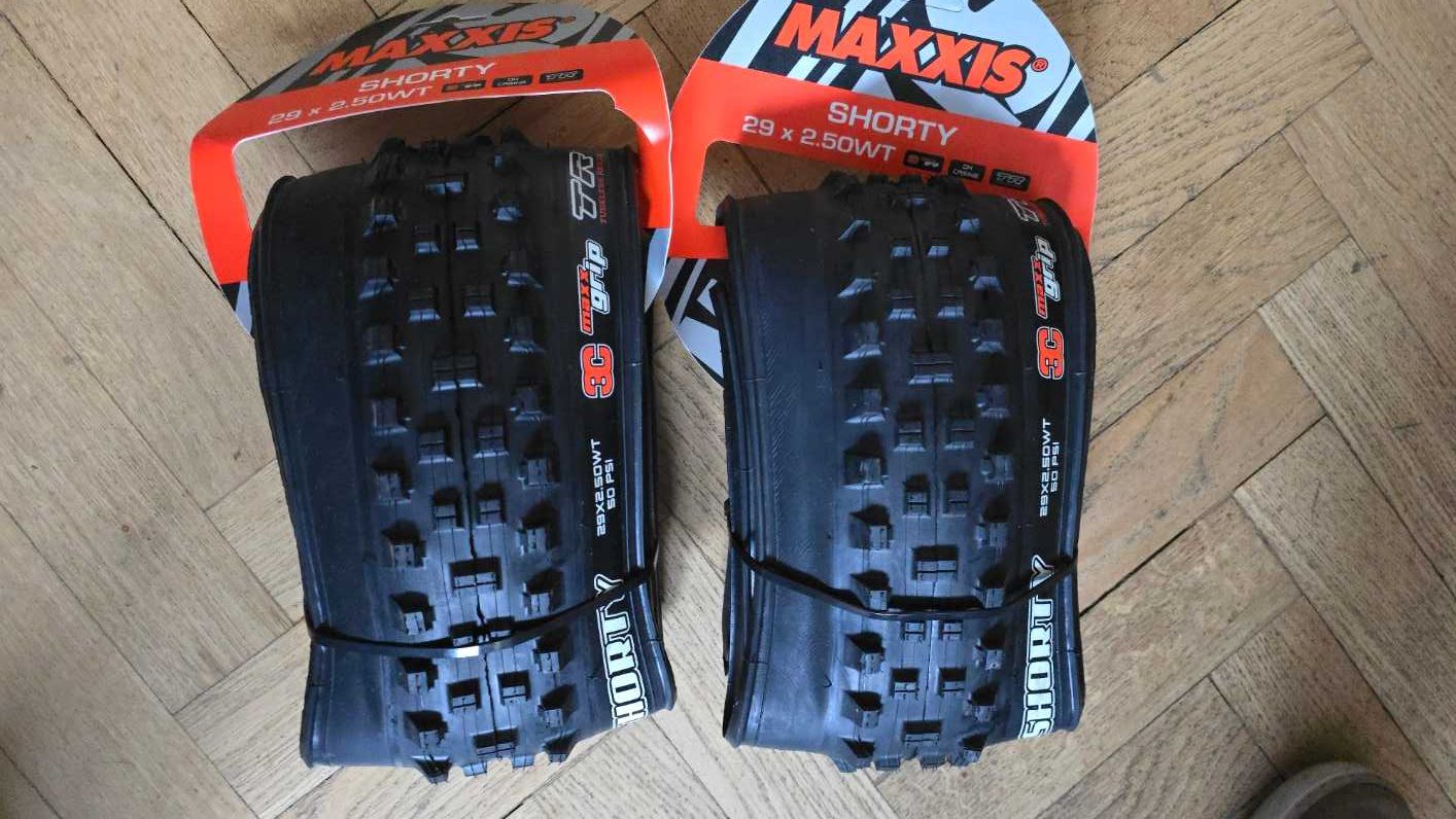 Dwie Nowe Opony Maxxis Shorty 29 x2.50 WT 3C 60x2 Maxx Grip DH Assegai