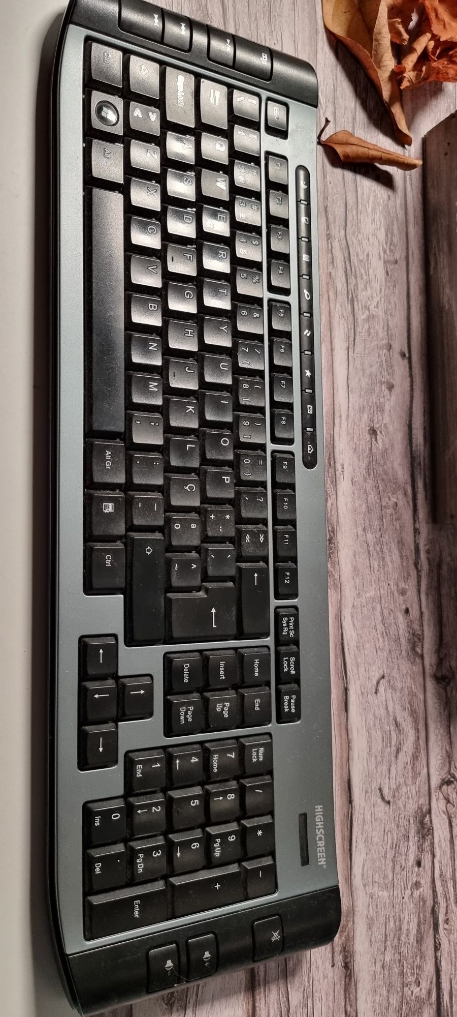 Vendo teclado completo e em Português Low-profile