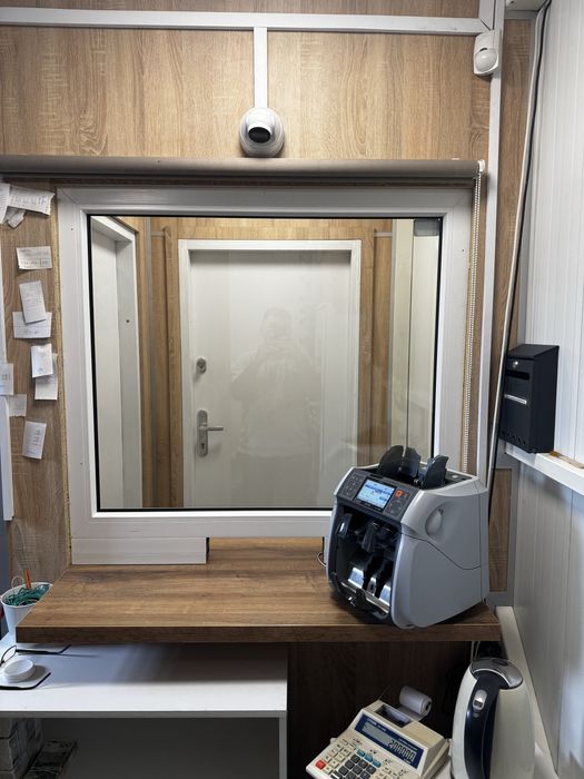 Kontener/Pawilon-Kantor wymiany walut.