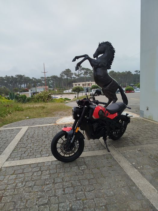 Moto Benelli Leôncio 250