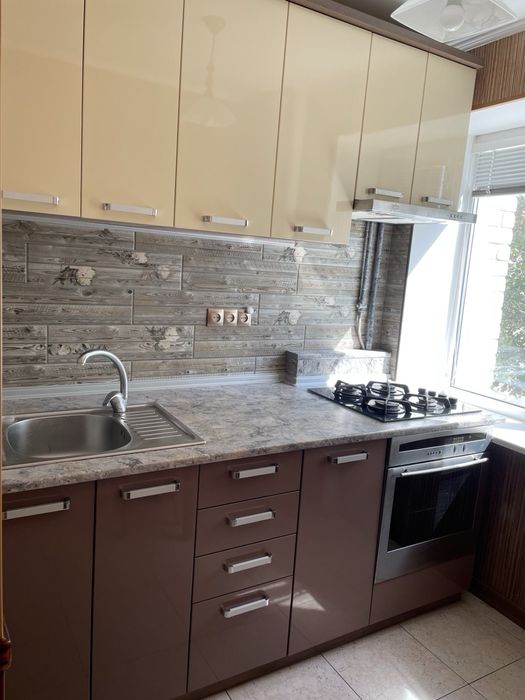 Продаю 2 комн./кв. Центр (ул. Адмиральская)