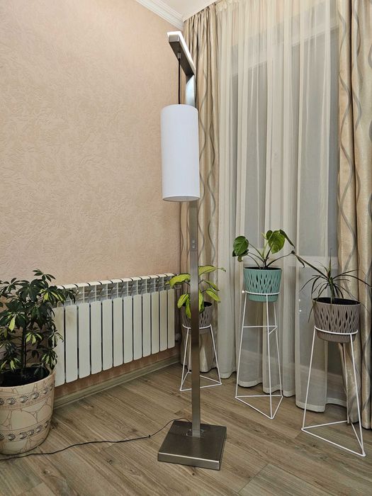 торшер LED з двома джерелами світла та регулюванням підсвітки