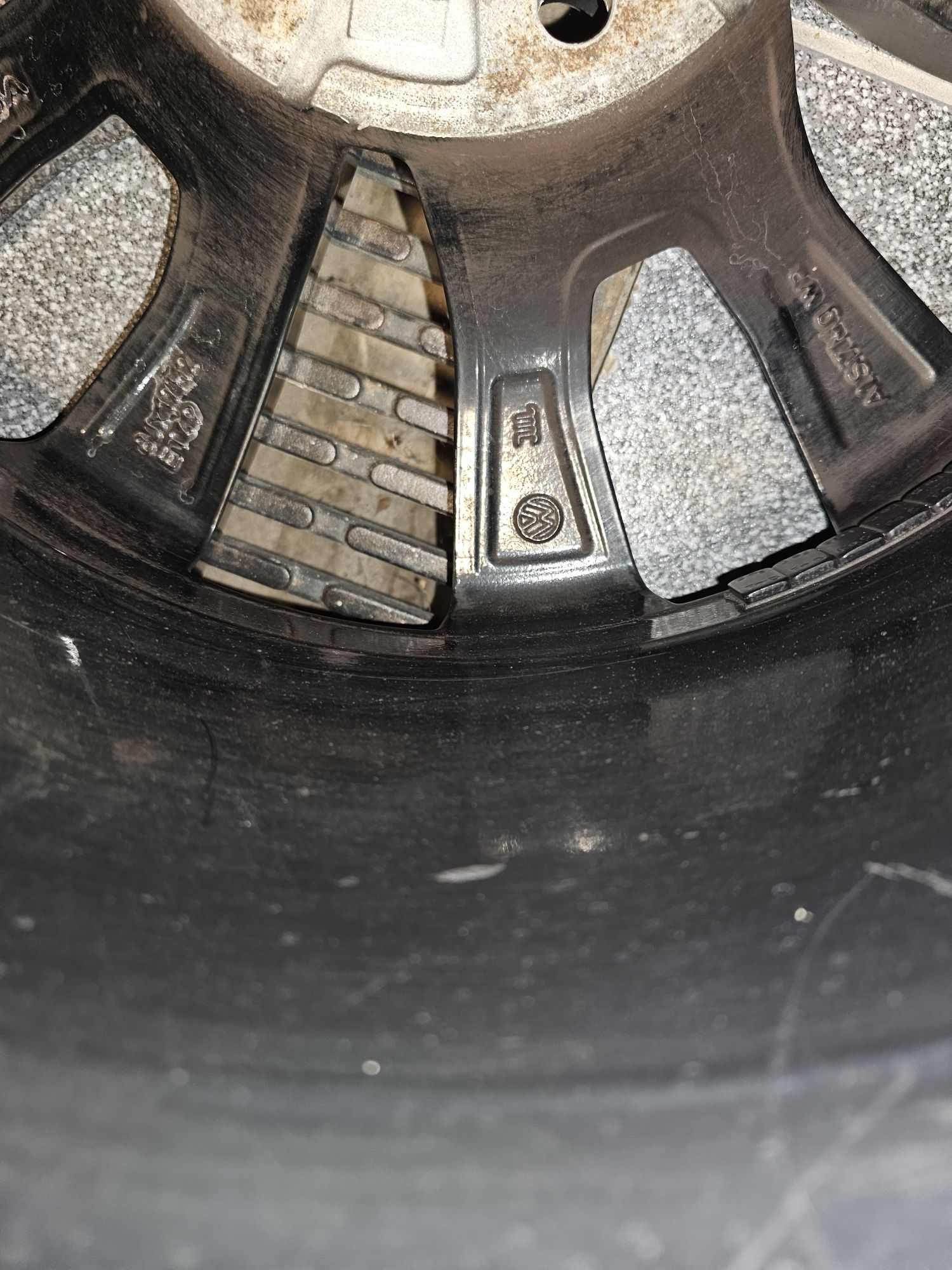Felgi  17"  VW  oryginalne aluminiowe wzmacniane do VW .