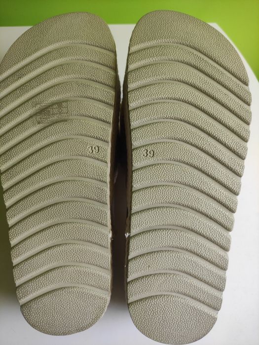 Sandálias número 39, NOVAS!