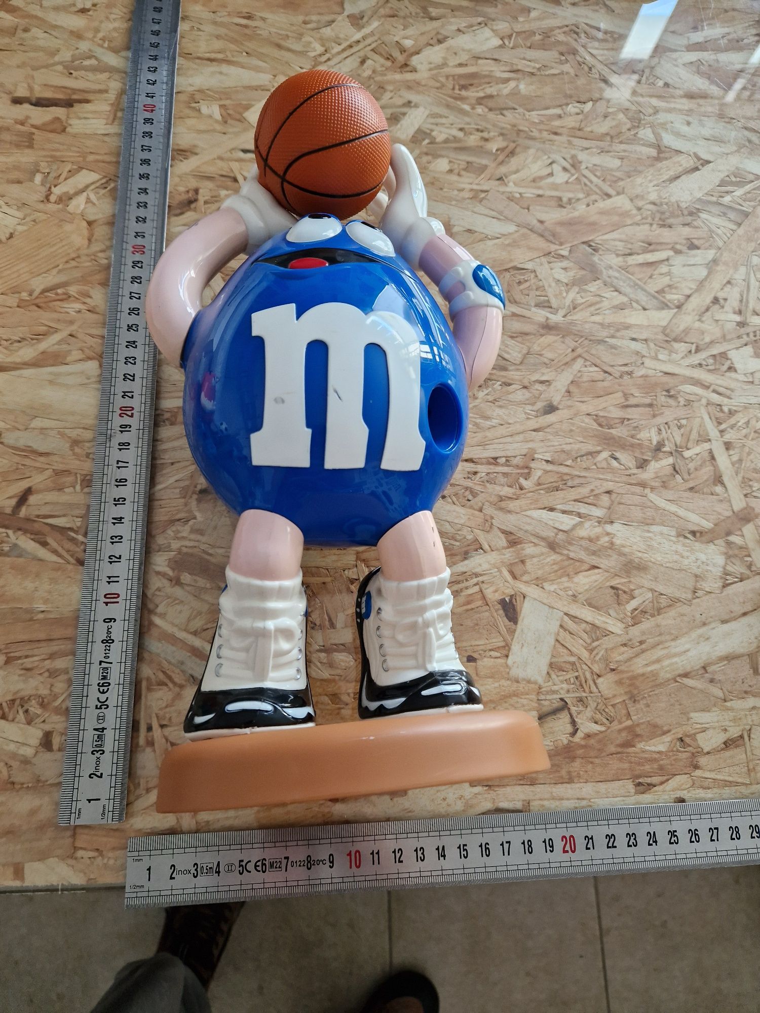 Boneco dispensador M&M