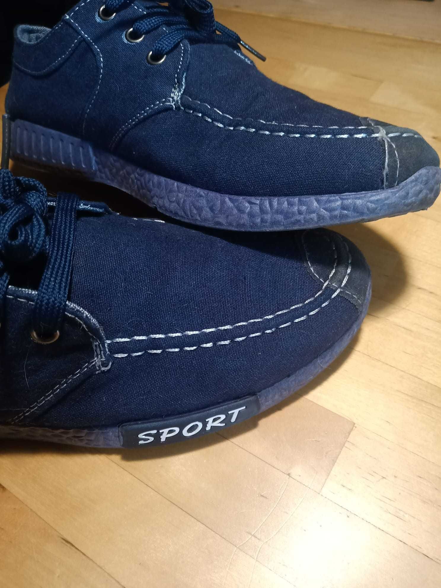 Sapatos para homem em ganga