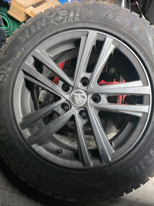 sprzedam Koła aluminiowe Skoda 16  5x112 super stan