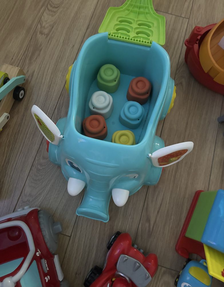 Brinquedos variados e como novos