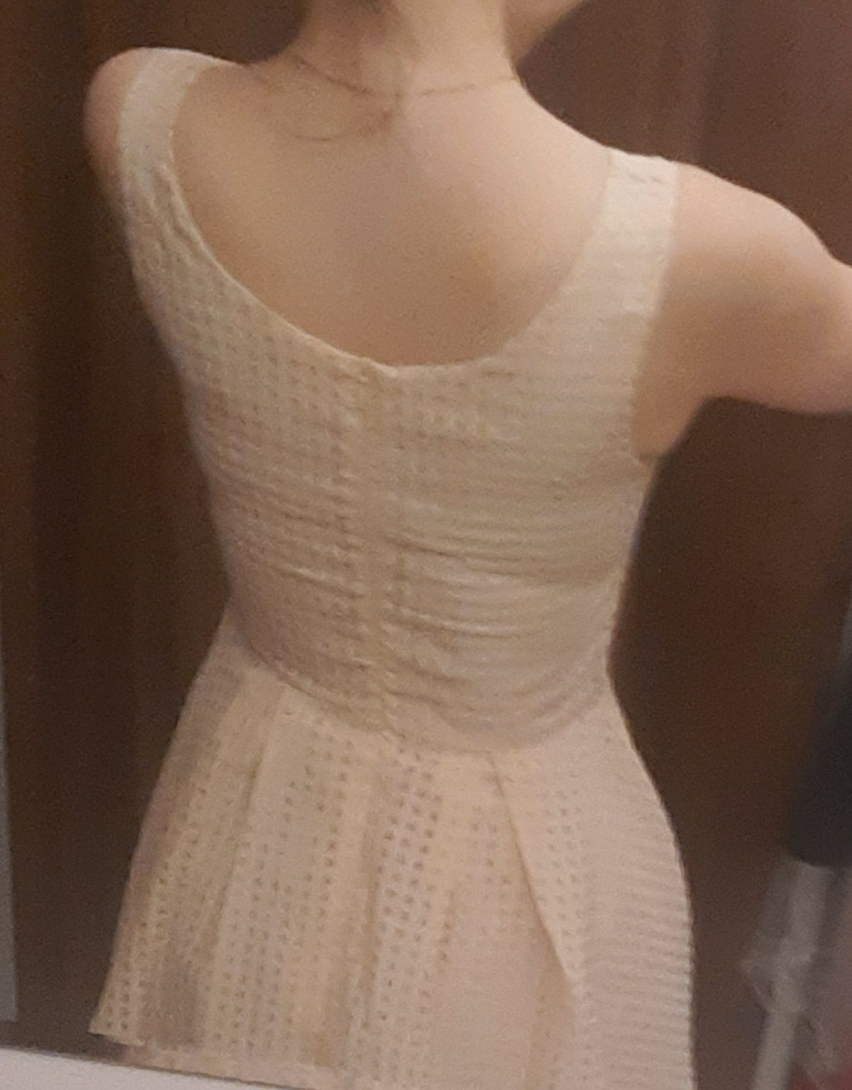 Beżowa koktajlowa sukienka Pretty girl, dół z koła