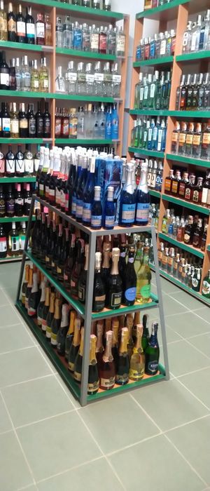 Металевий стелаж