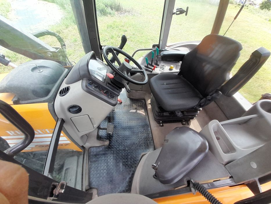 Renault Ares 640 z ladowaczem quick