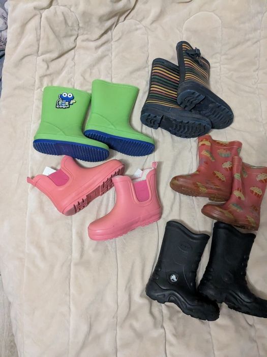 Дитяче взуття ( резинові чоботи )