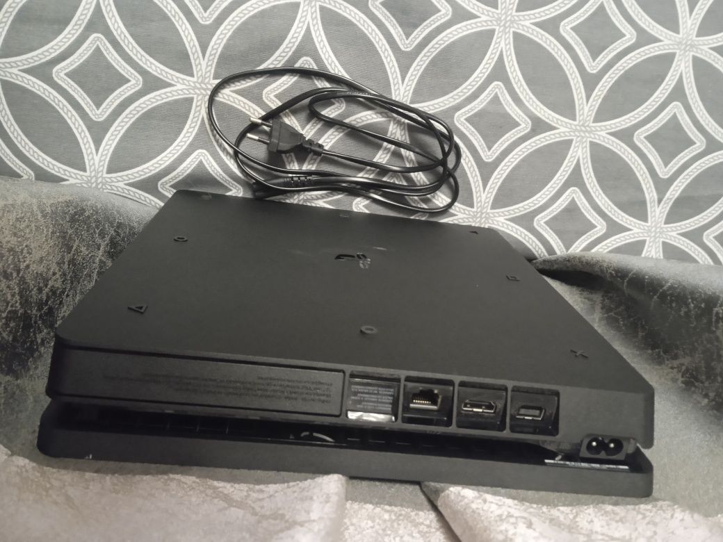 Playstation 4 Slim 1 TB / PS4 Slim в доброму стані + прошивка