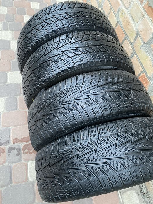 Зимові шини 215/55 R17 Hankook Winter I*Cept iZ2 98T 4ШТ.