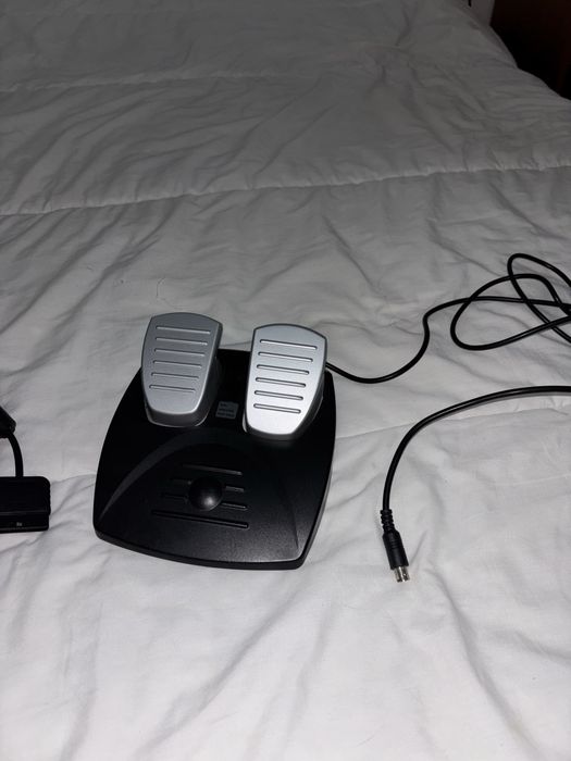 Volante e pedais para Playstation