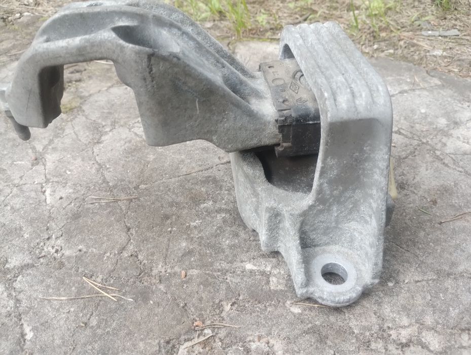 Подушка двигателя Рено Меган 3 112100020R гідроопора