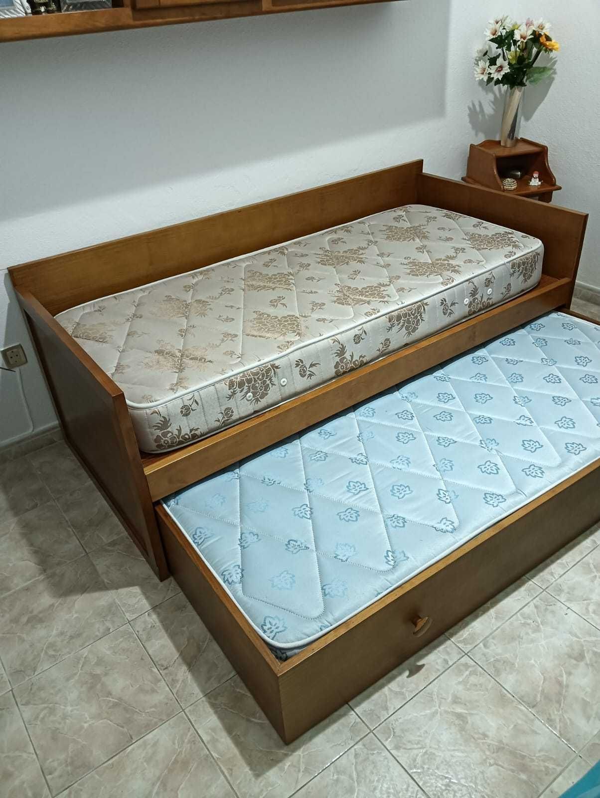 Cama dupla madeira maciça + colchoes novos