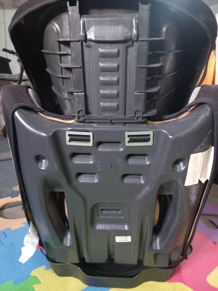 Vendo cadeira  de criança  Universal ECE R44/04. 
Type L11 dos 9-18 Kg