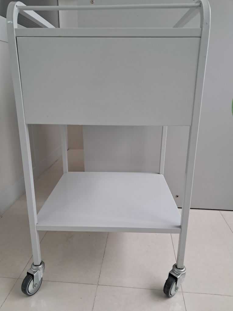 Móvel clínico c/ gavetas e rodas