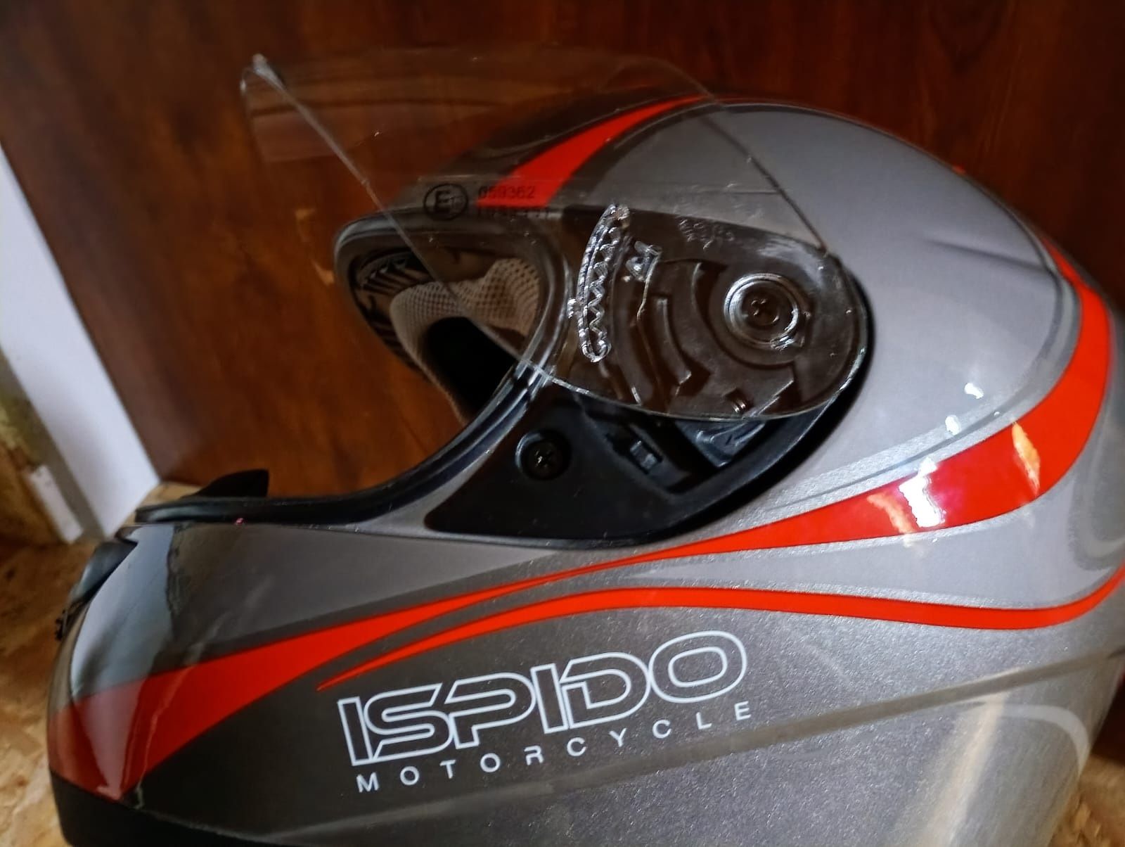 Nowy kask motocyklowy ispido