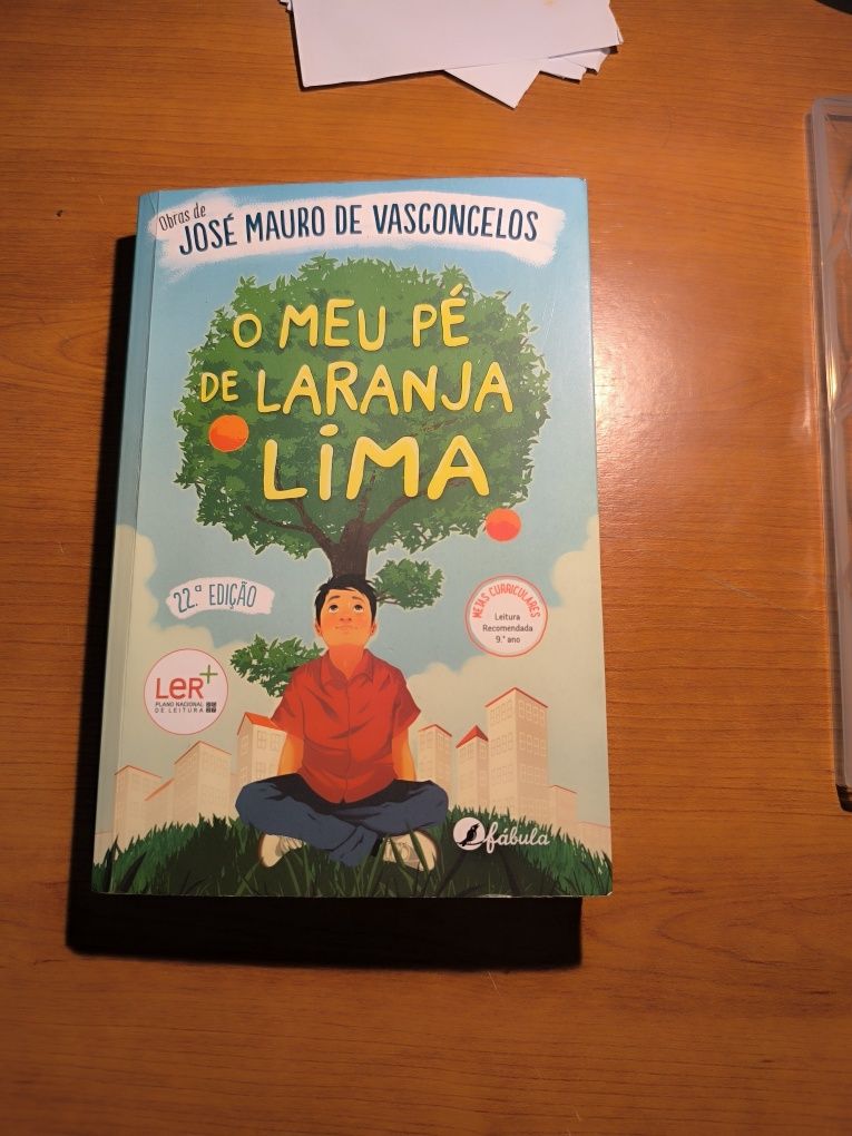 Livro "O meu pé de laranja lima"