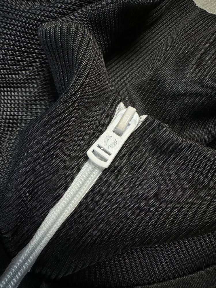 Олімпійка fred perry на лампасах