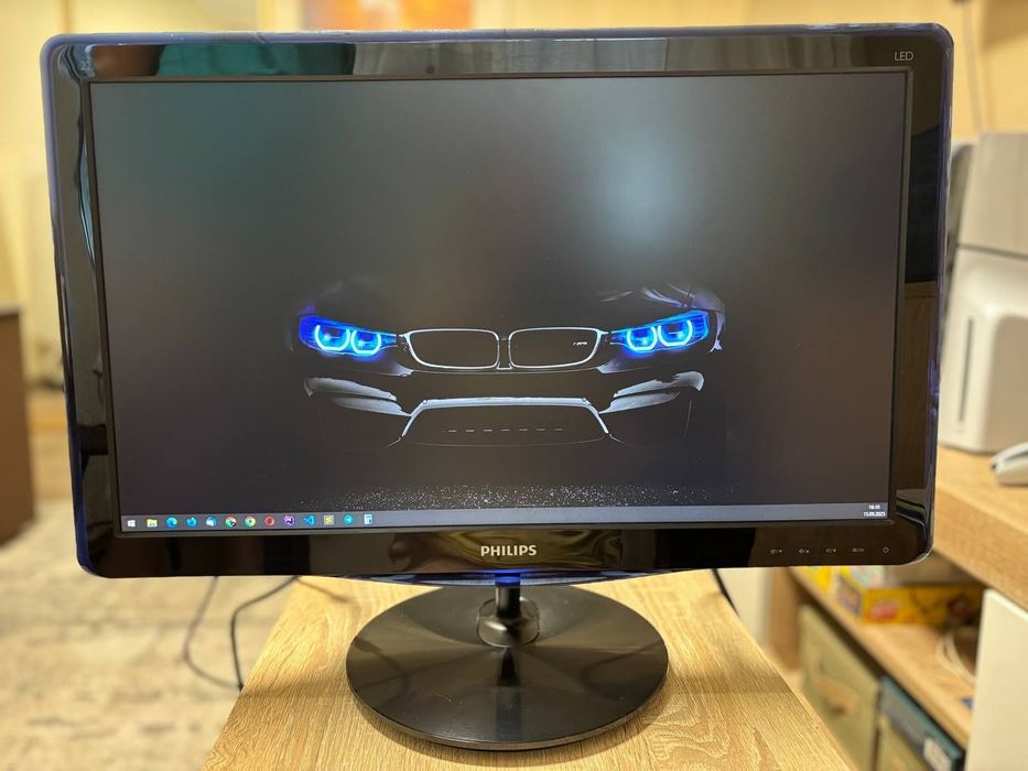 Монитор Philips 21.5 FullHD